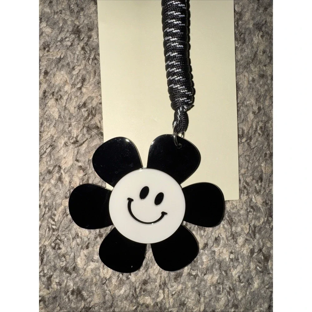 No Boundaries Smiley Flower Bag Charm Keychain New